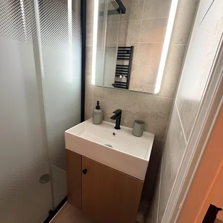 Renovated With Balcony In Daire Flumet