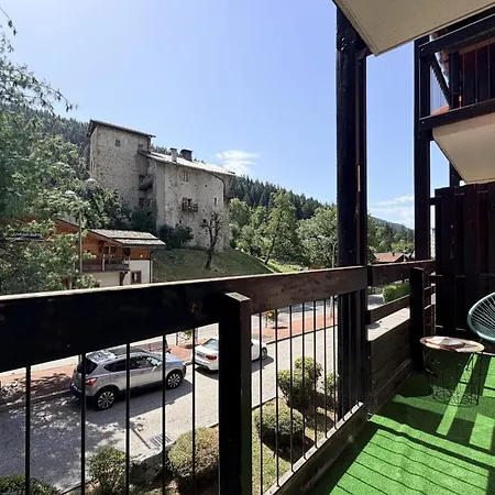 Renovated With Balcony In Apartment